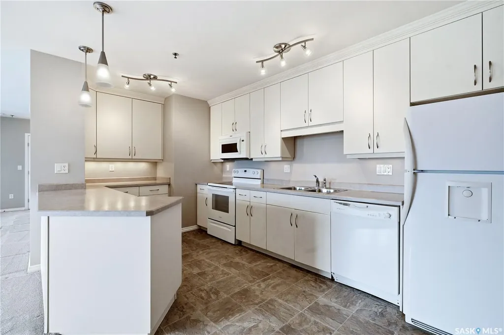 902 Spadina Crescent E Saskatoon SK S7K 0G8