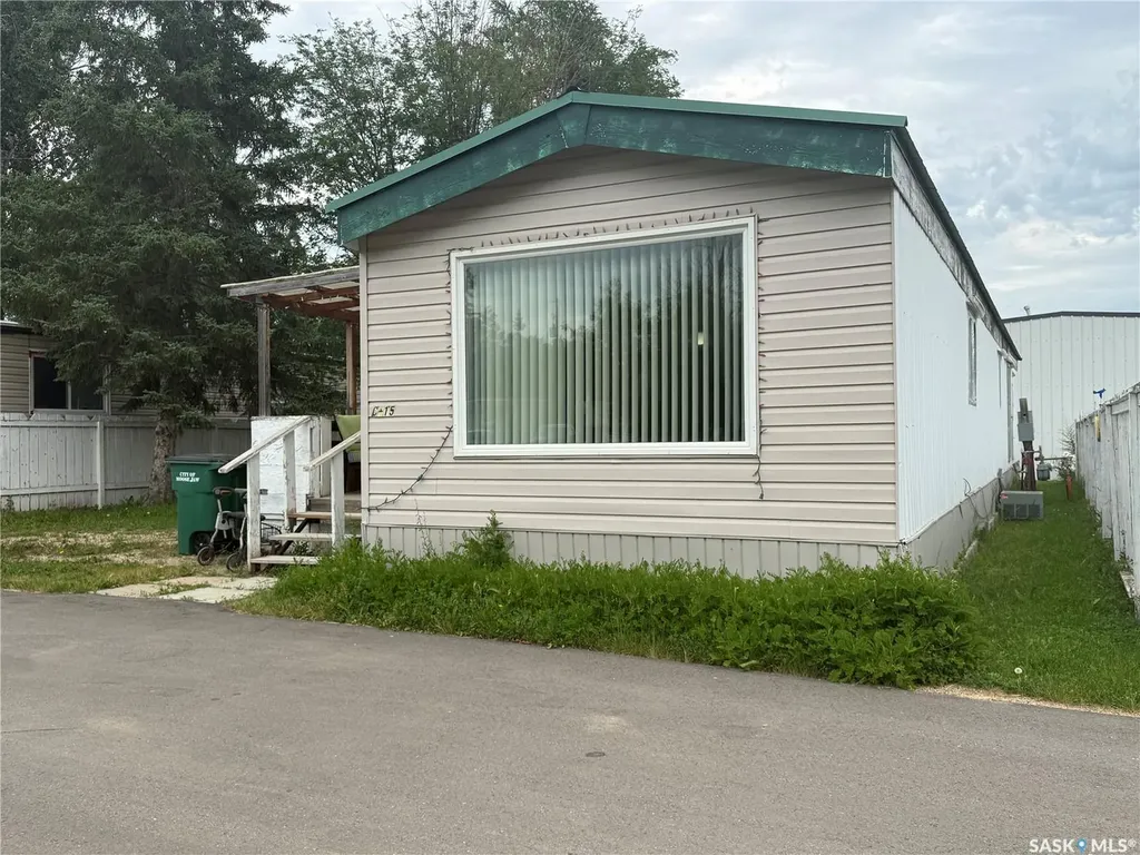 1455 9th Avenue NE Moose Jaw SK S6J 1C6