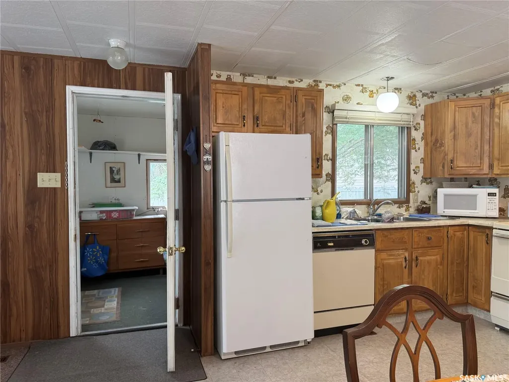 1455 9th Avenue NE Moose Jaw SK S6J 1C6