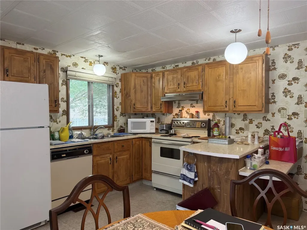 1455 9th Avenue NE Moose Jaw SK S6J 1C6