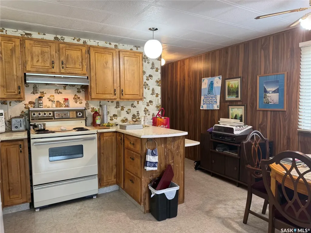 1455 9th Avenue NE Moose Jaw SK S6J 1C6