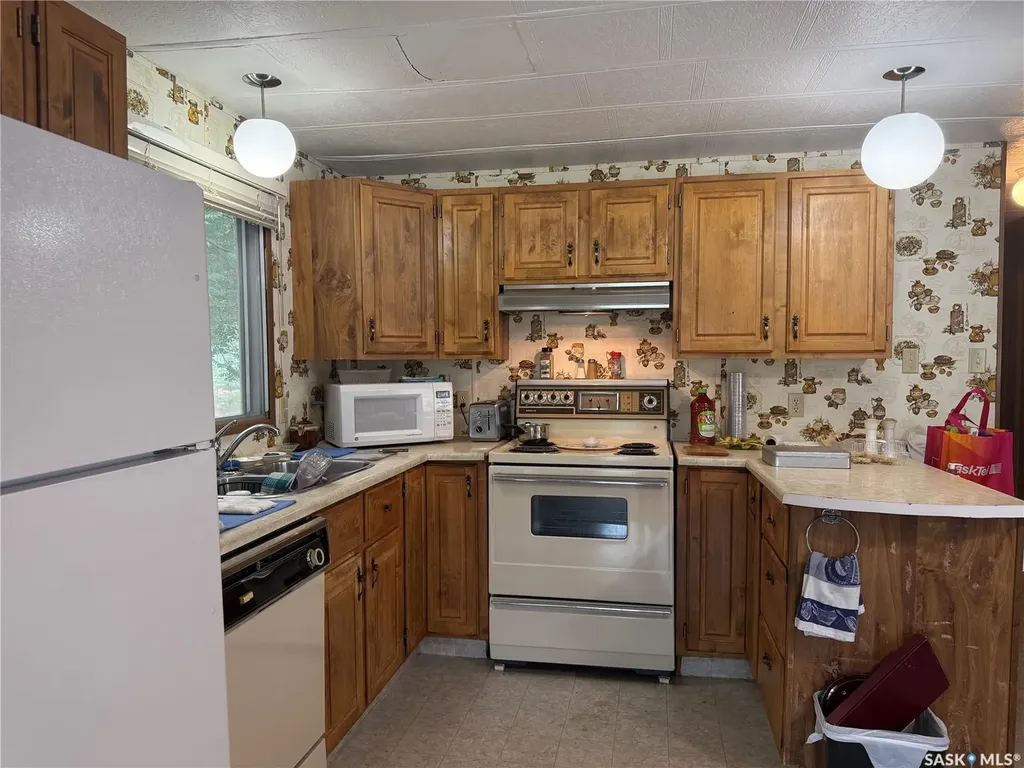 1455 9th Avenue NE Moose Jaw SK S6J 1C6