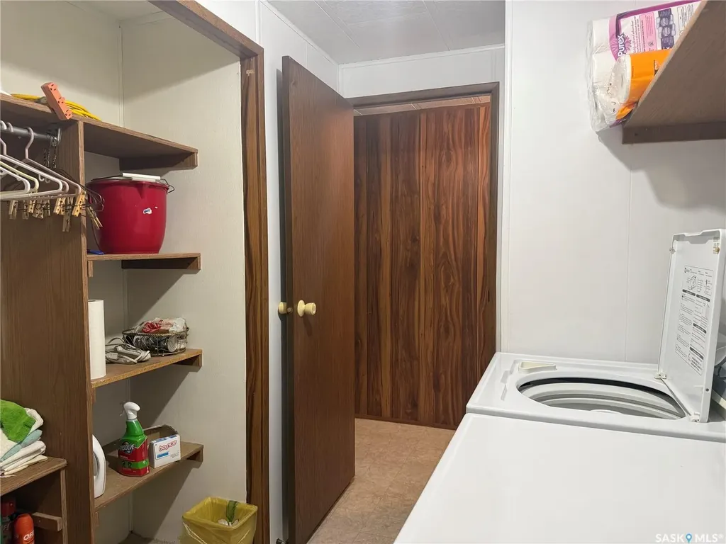 1455 9th Avenue NE Moose Jaw SK S6J 1C6