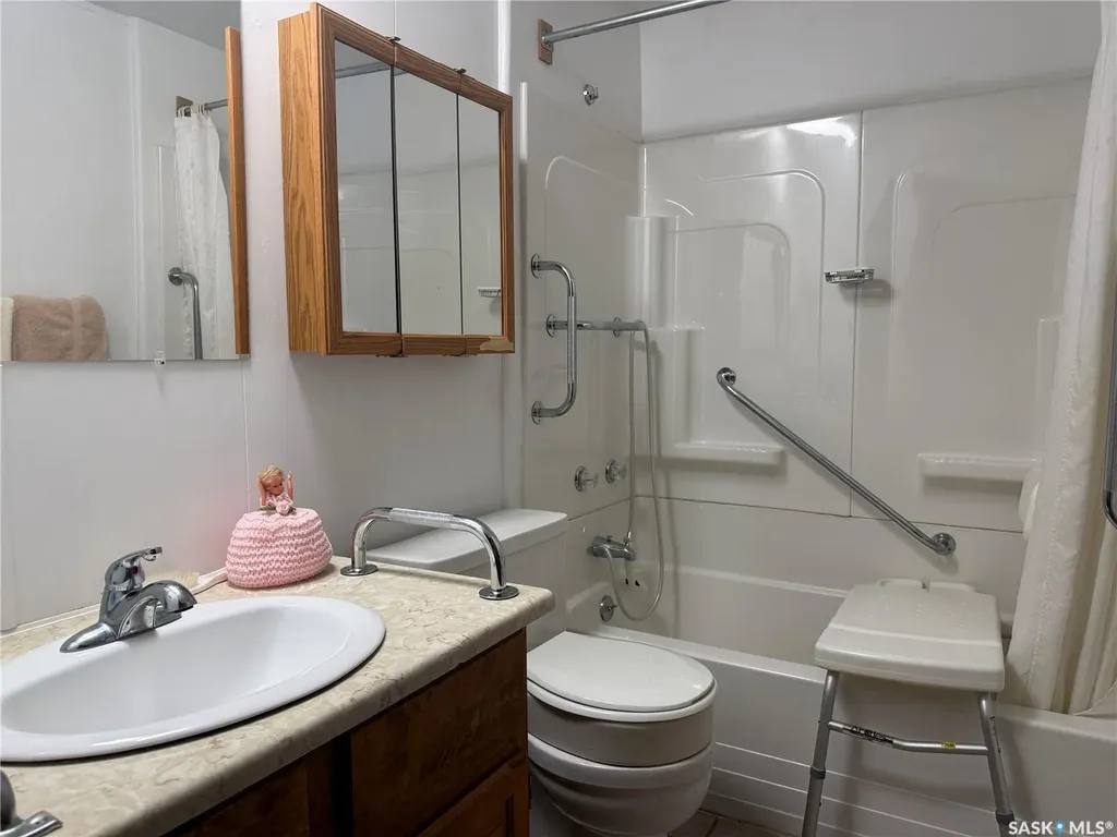 1455 9th Avenue NE Moose Jaw SK S6J 1C6