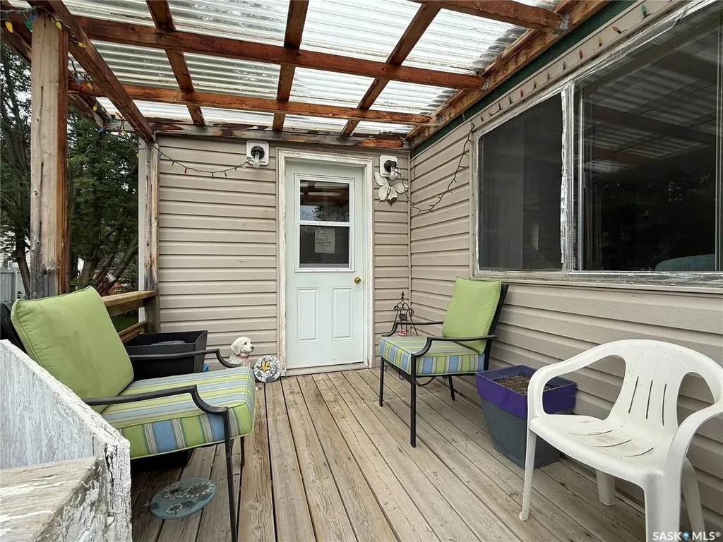 1455 9th Avenue NE Moose Jaw SK S6J 1C6
