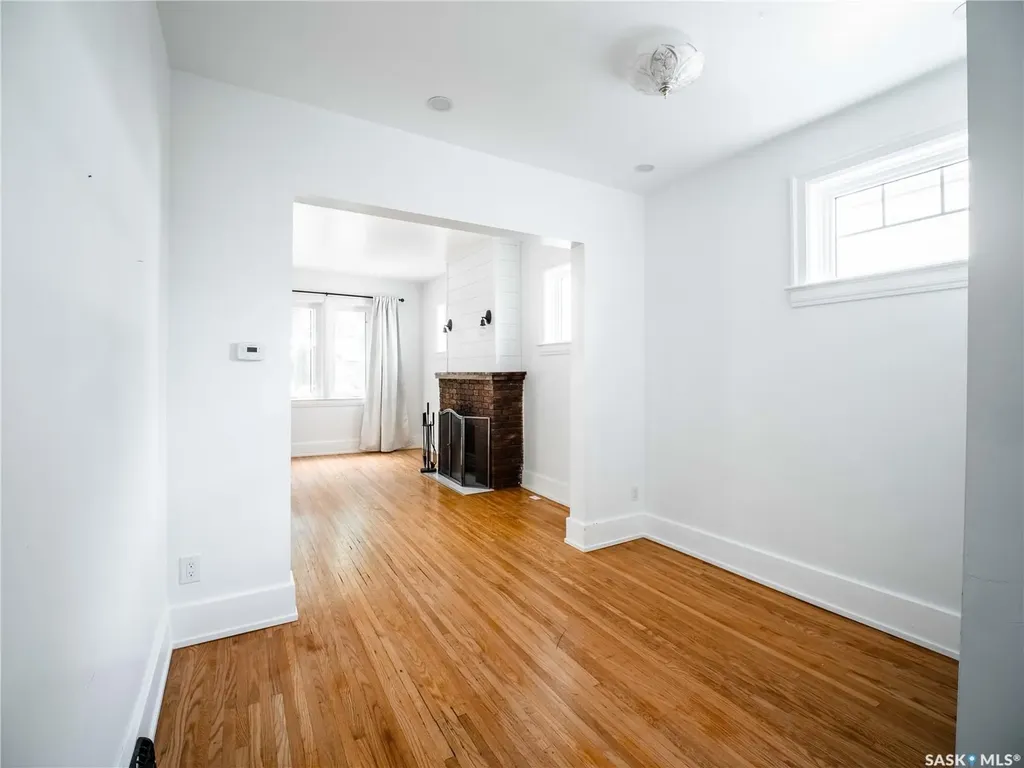 916 6th Avenue N Saskatoon SK S7K 2T4
