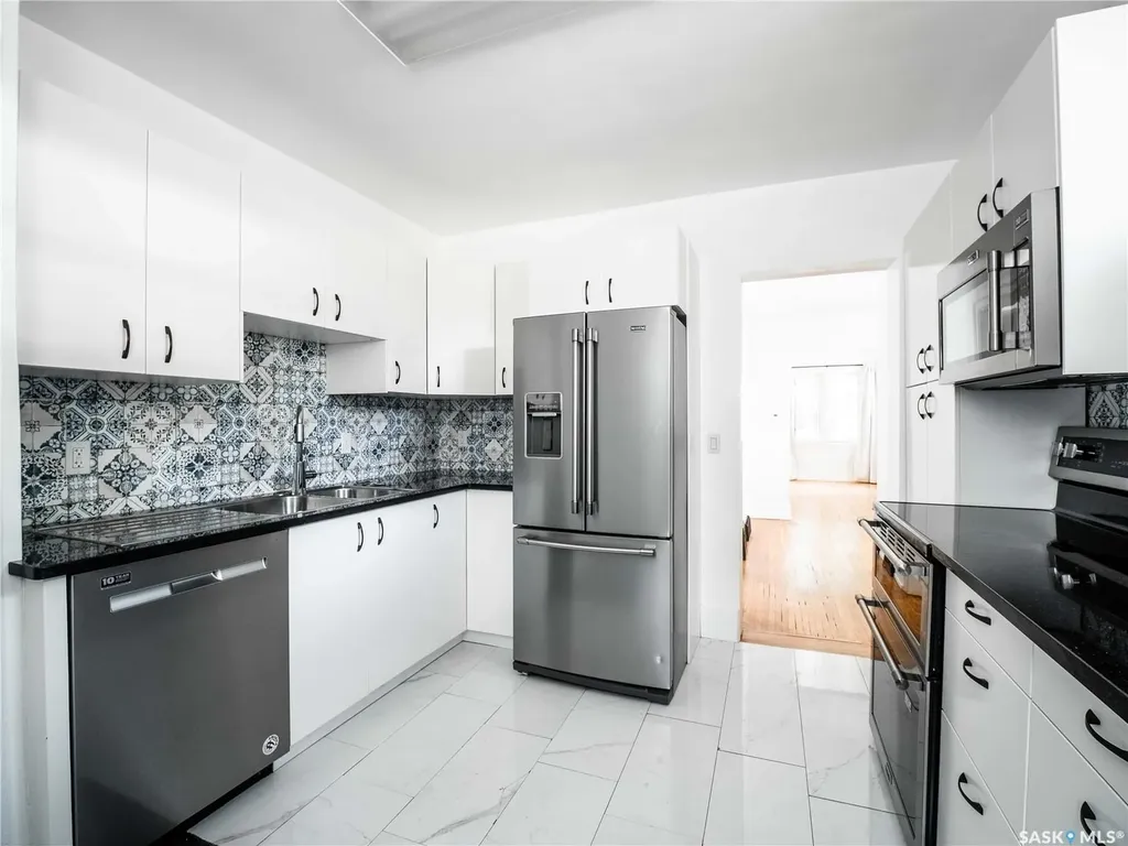 916 6th Avenue N Saskatoon SK S7K 2T4