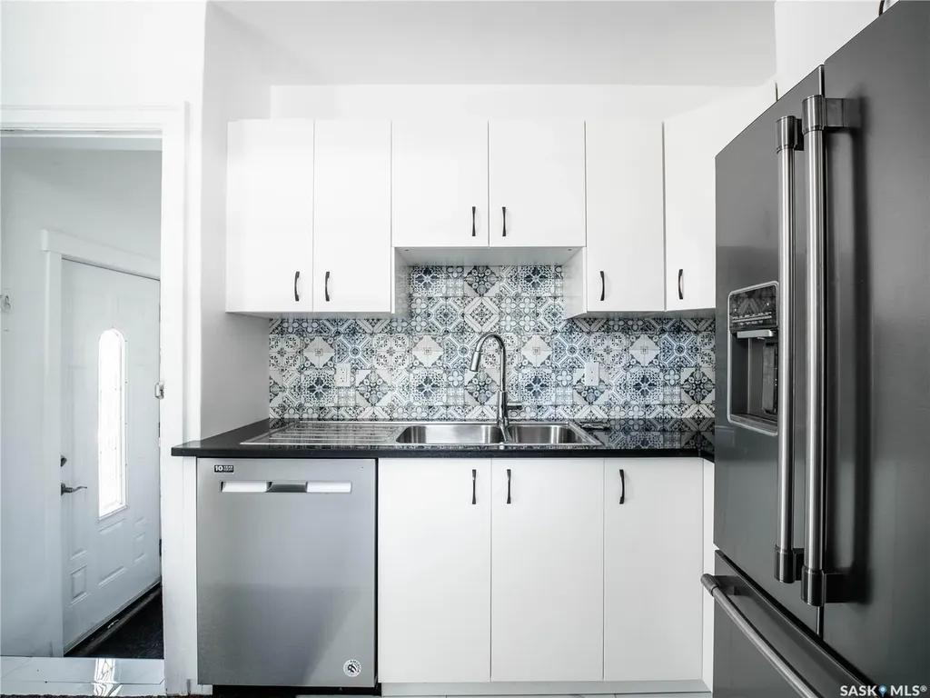 916 6th Avenue N Saskatoon SK S7K 2T4