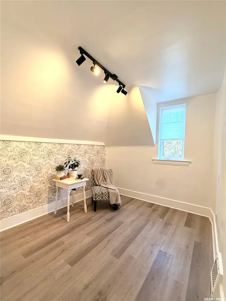 916 6th Avenue N Saskatoon SK S7K 2T4
