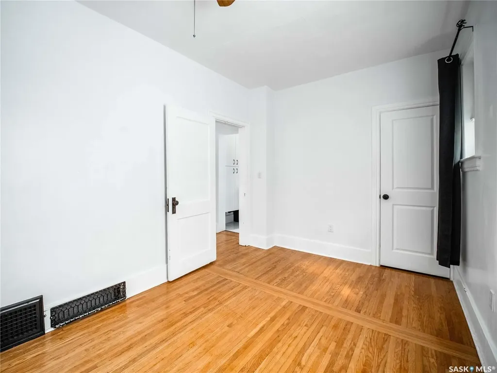 916 6th Avenue N Saskatoon SK S7K 2T4