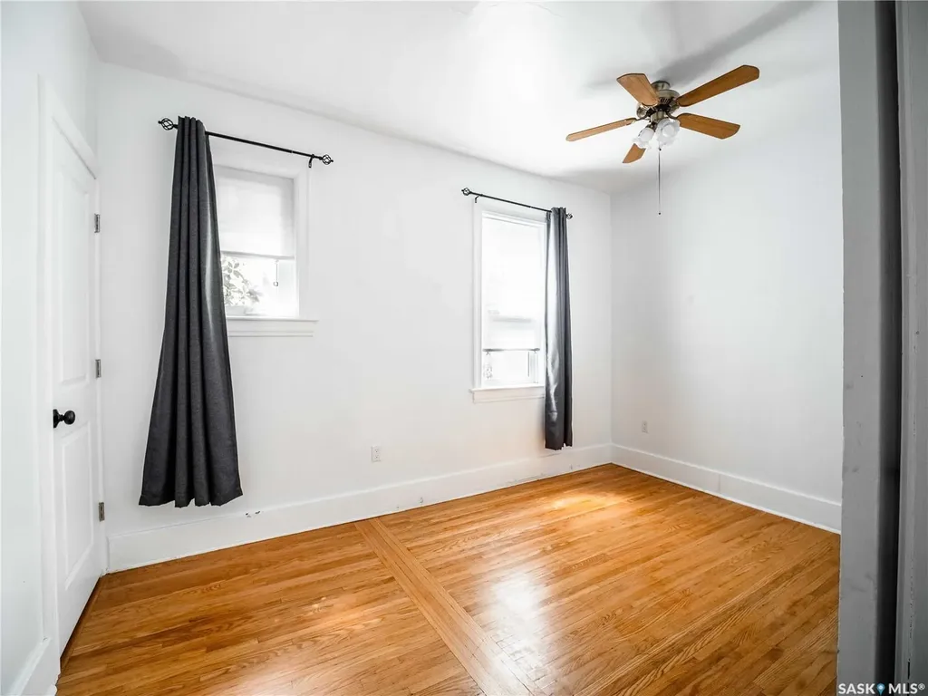 916 6th Avenue N Saskatoon SK S7K 2T4
