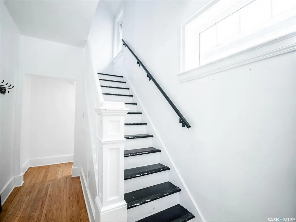 916 6th Avenue N Saskatoon SK S7K 2T4