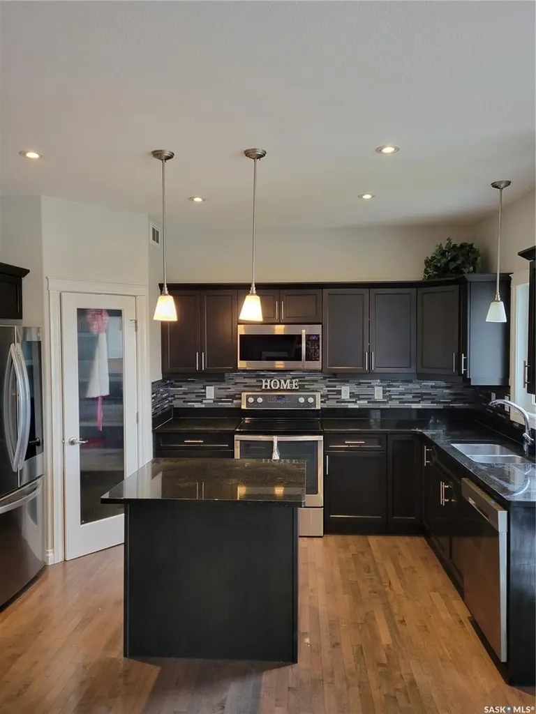 718 Patrick Bay Saskatoon SK S7W 0G3