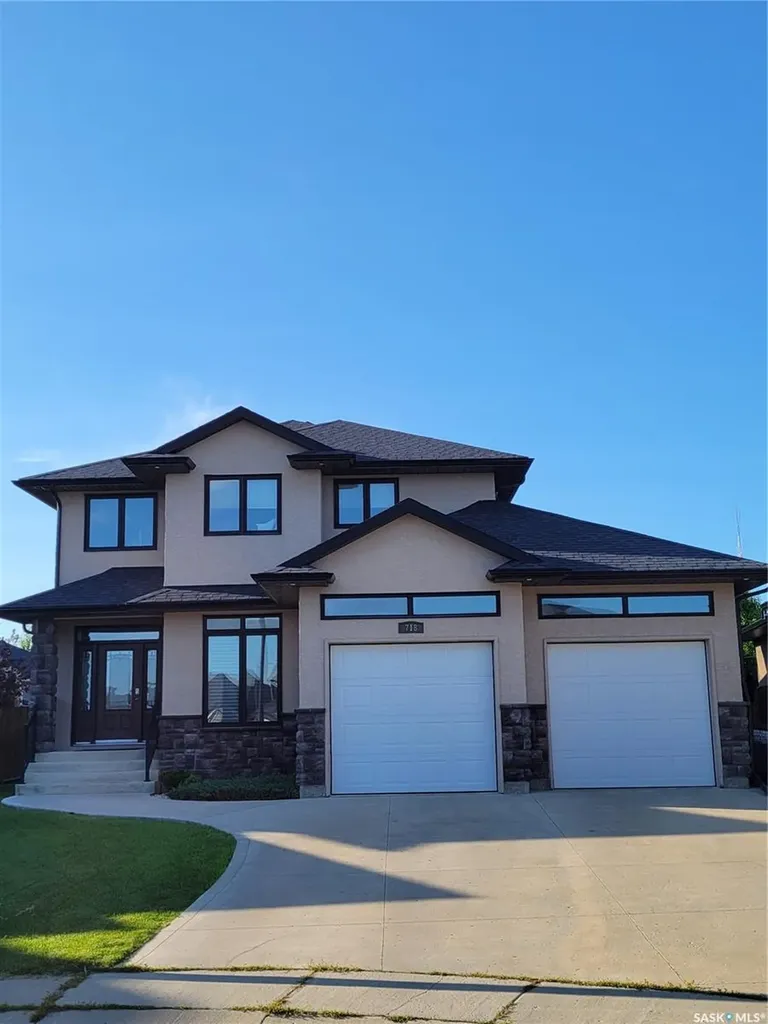 718 Patrick Bay Saskatoon SK S7W 0G3