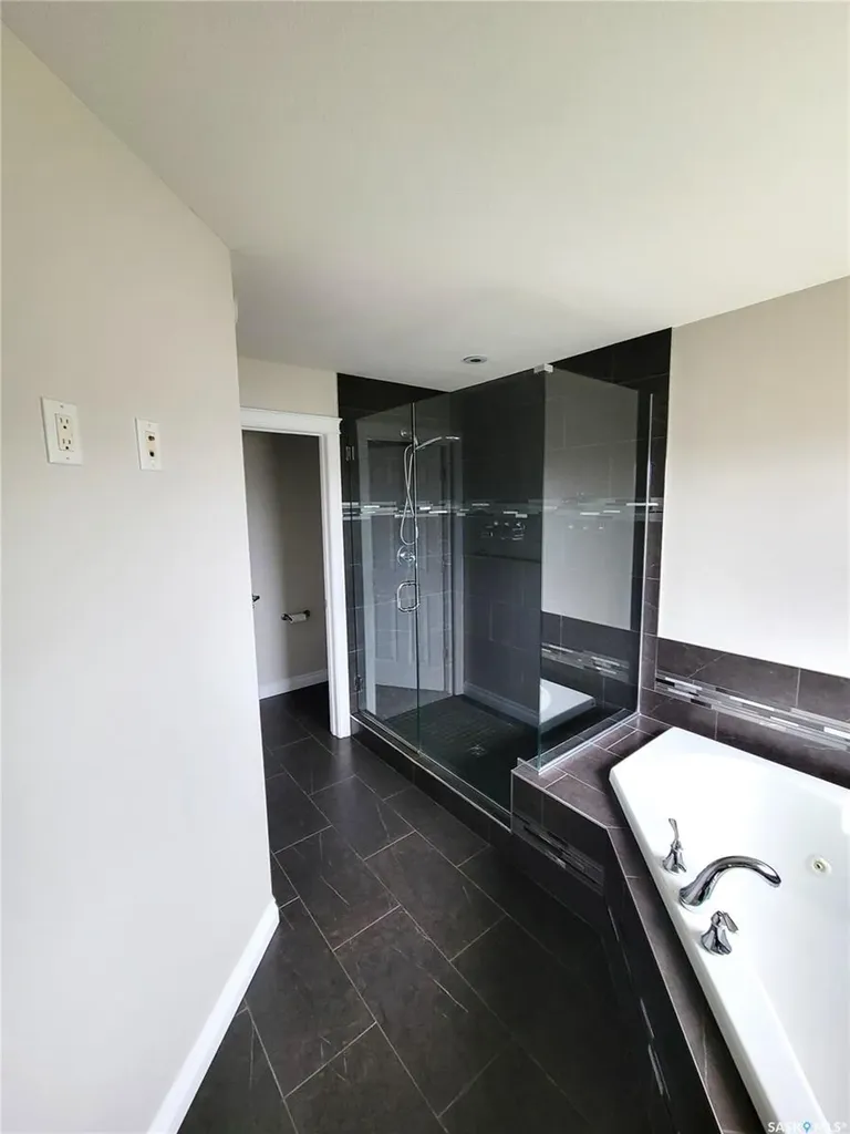 718 Patrick Bay Saskatoon SK S7W 0G3