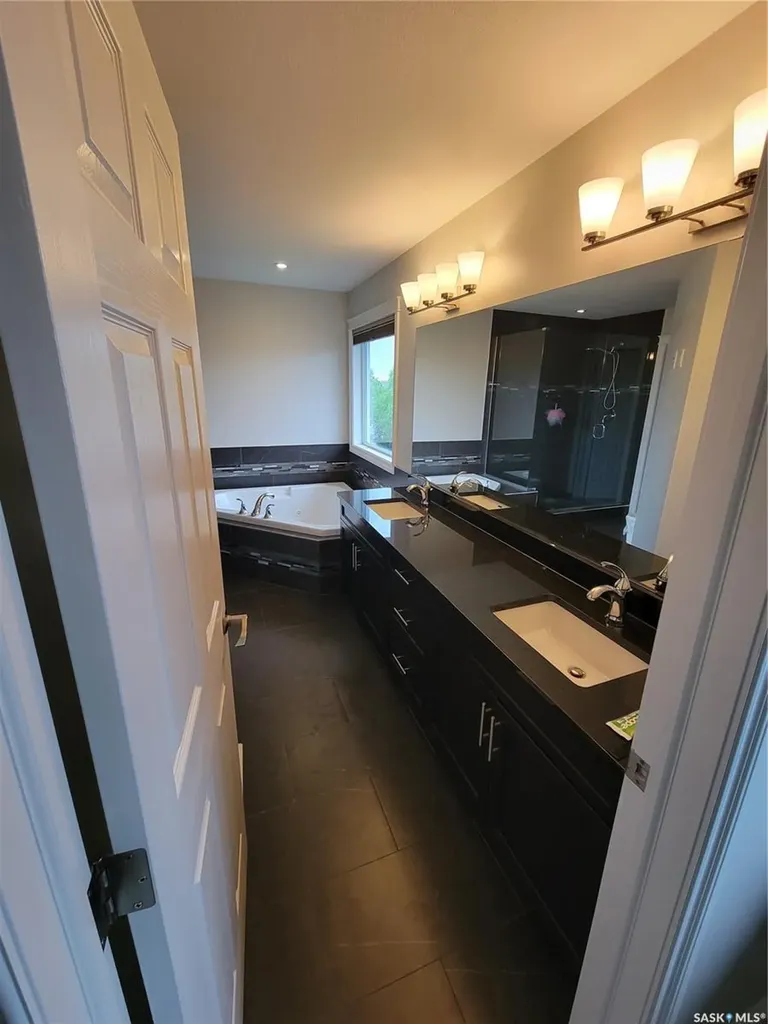 718 Patrick Bay Saskatoon SK S7W 0G3