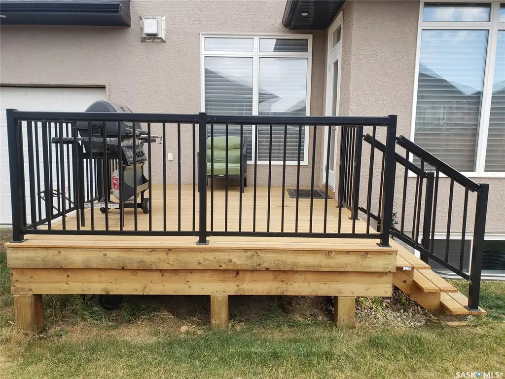 718 Patrick Bay Saskatoon SK S7W 0G3
