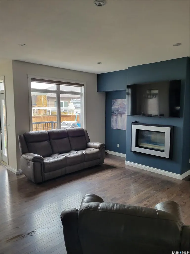 718 Patrick Bay Saskatoon SK S7W 0G3