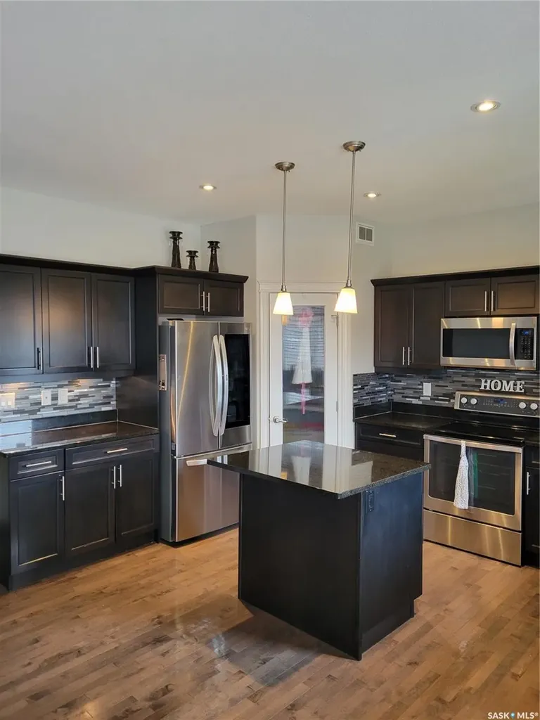 718 Patrick Bay Saskatoon SK S7W 0G3