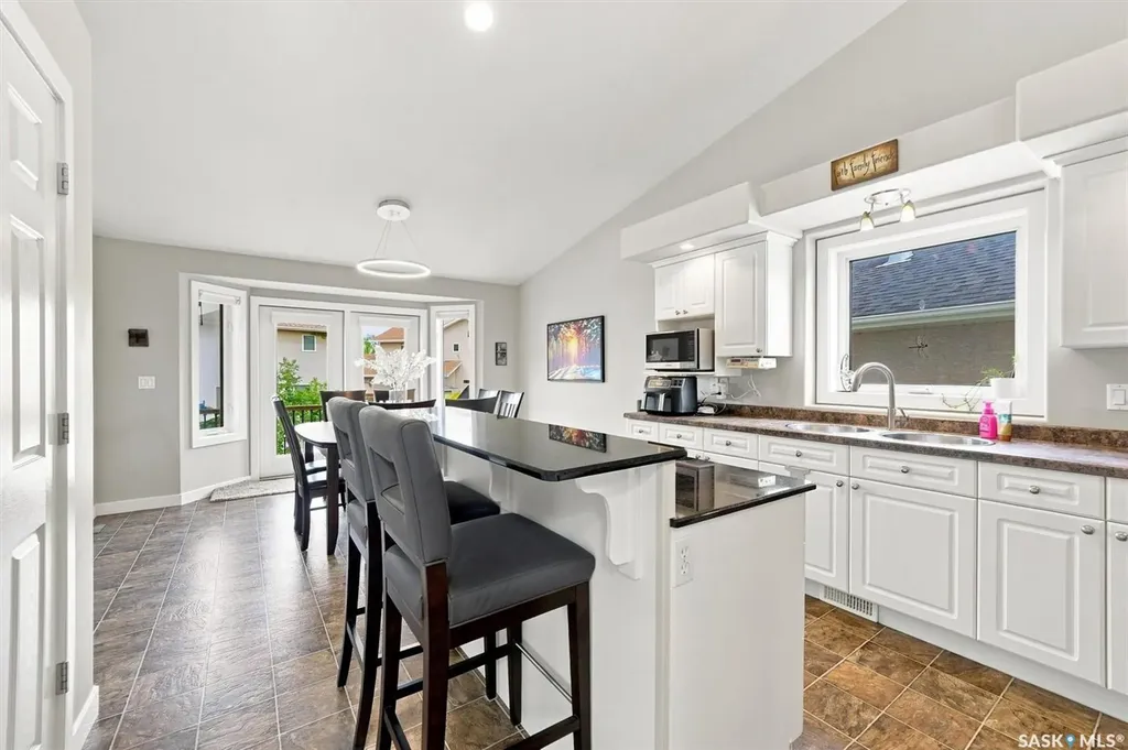 547 Bayview Terrace Saskatoon SK S7V 1V6