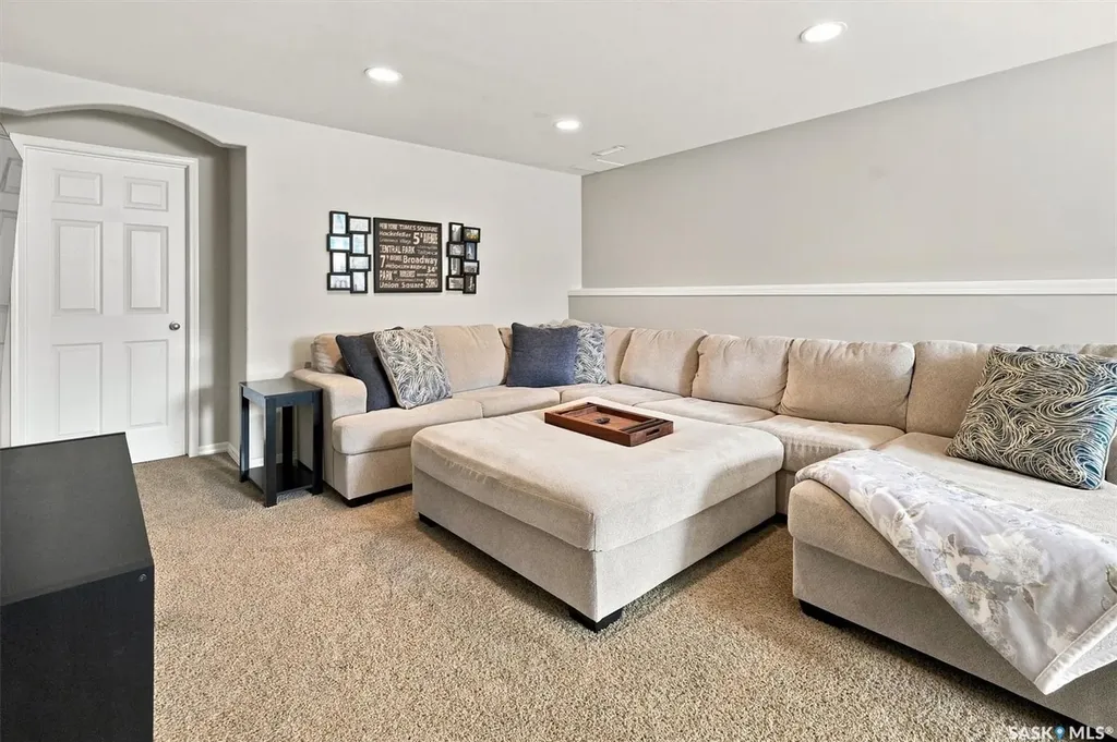 547 Bayview Terrace Saskatoon SK S7V 1V6
