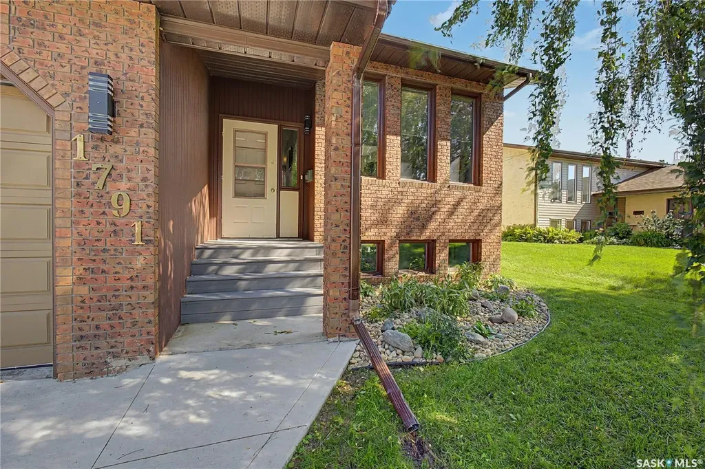 1791 Barton Drive Prince Albert SK S6V 7W1