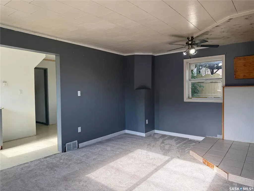 25 Home Street W Moose Jaw SK S6H 4X2