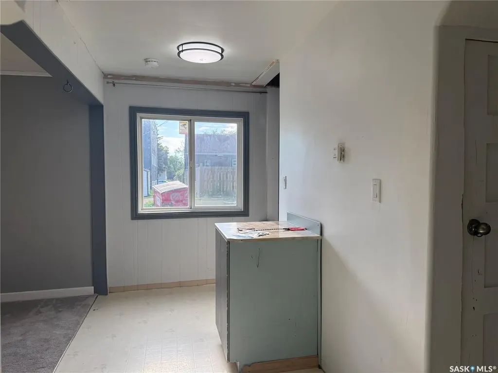 25 Home Street W Moose Jaw SK S6H 4X2