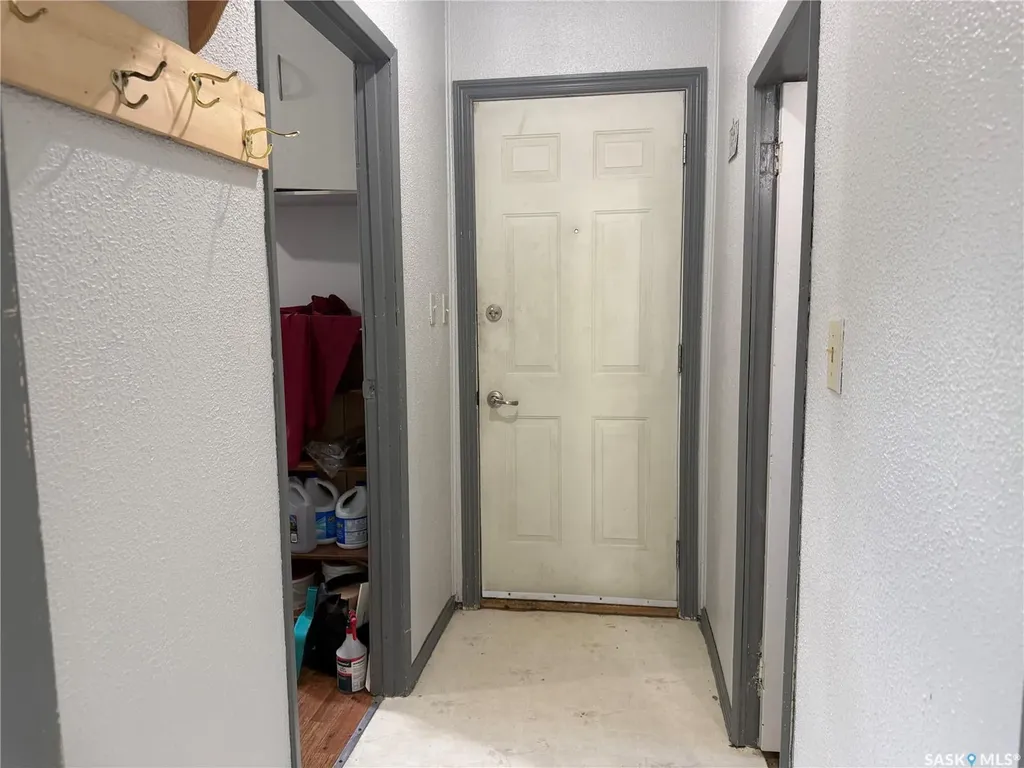 25 Home Street W Moose Jaw SK S6H 4X2