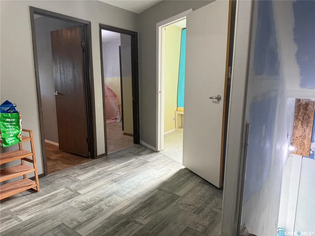 25 Home Street W Moose Jaw SK S6H 4X2
