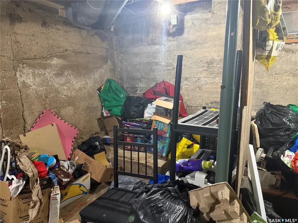 25 Home Street W Moose Jaw SK S6H 4X2