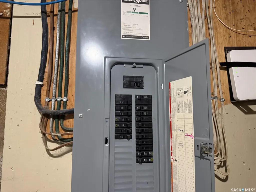 25 Home Street W Moose Jaw SK S6H 4X2