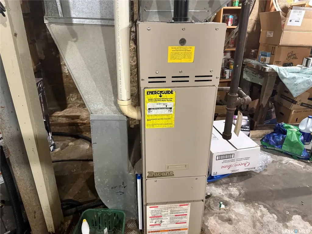 25 Home Street W Moose Jaw SK S6H 4X2