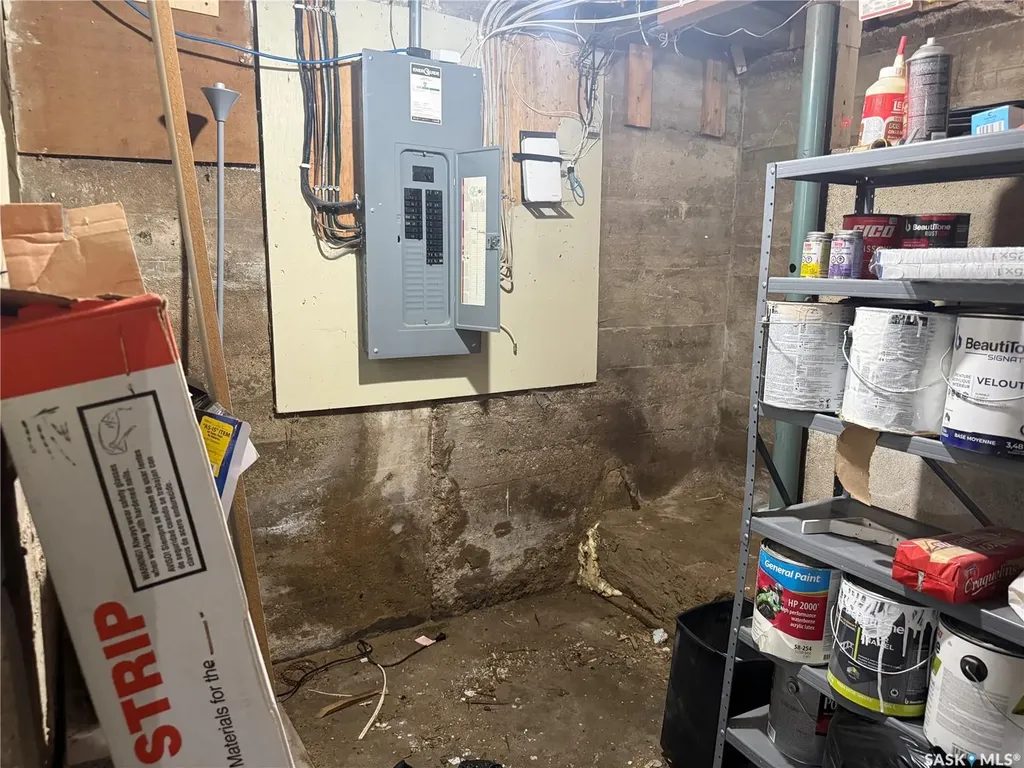 25 Home Street W Moose Jaw SK S6H 4X2