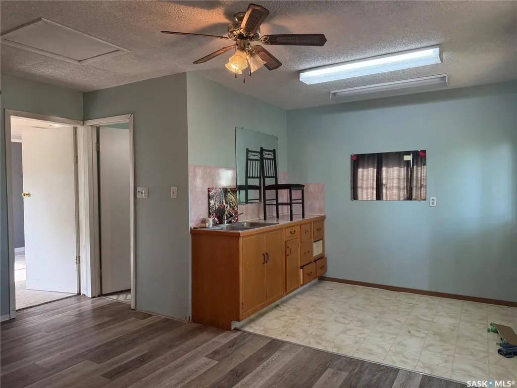 25 Home Street W Moose Jaw SK S6H 4X2