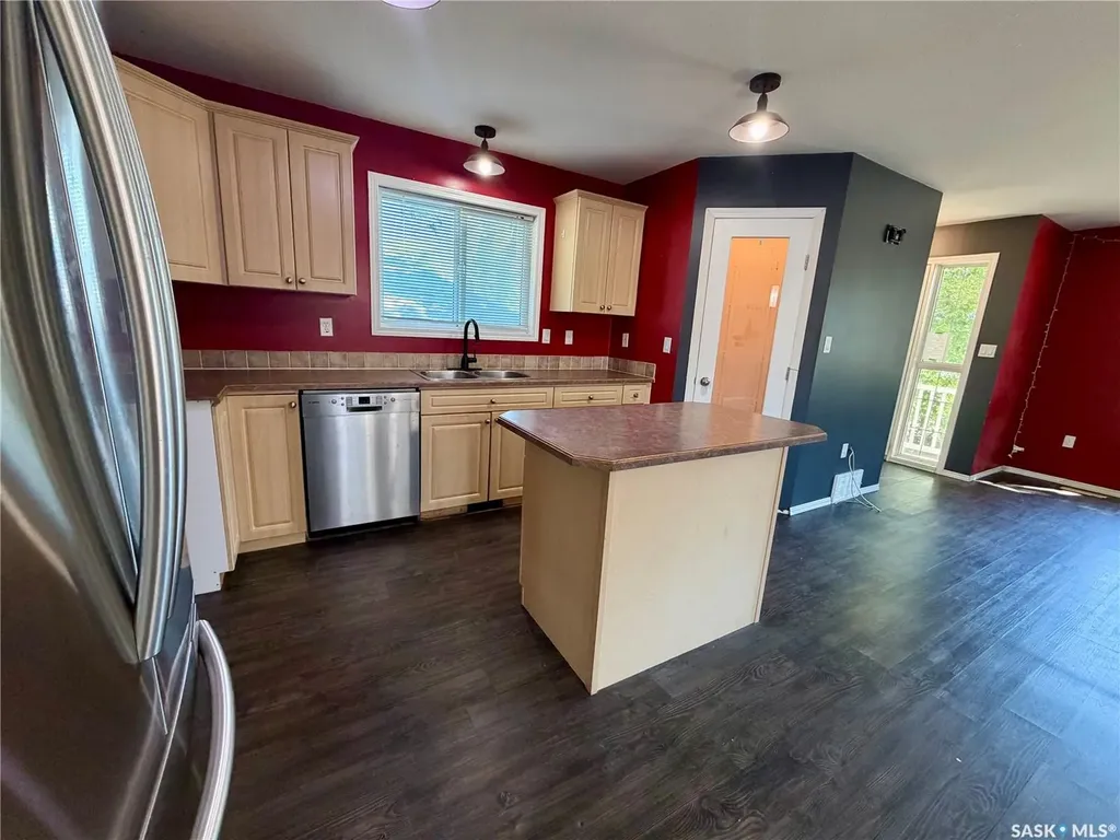 1050 Hochelaga Street W Moose Jaw SK S6H 2H9