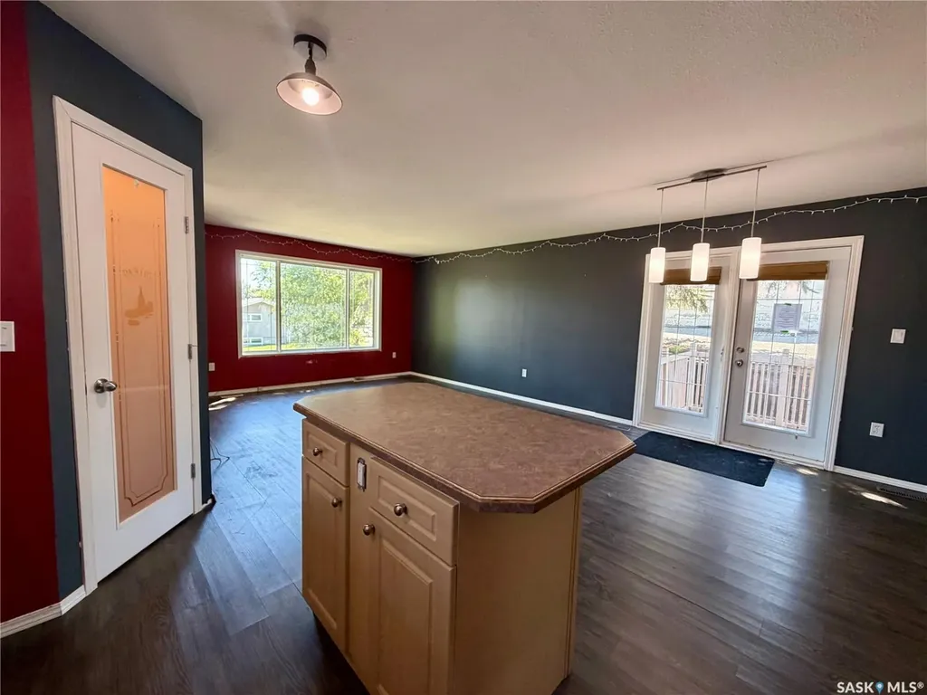 1050 Hochelaga Street W Moose Jaw SK S6H 2H9