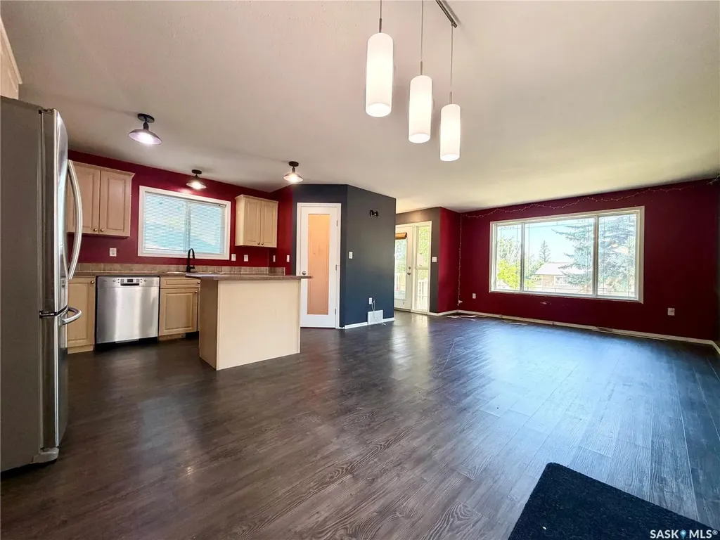 1050 Hochelaga Street W Moose Jaw SK S6H 2H9