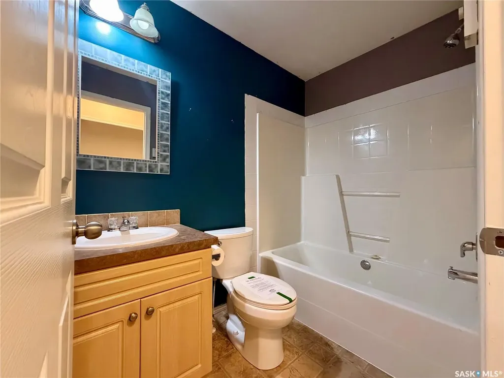 1050 Hochelaga Street W Moose Jaw SK S6H 2H9