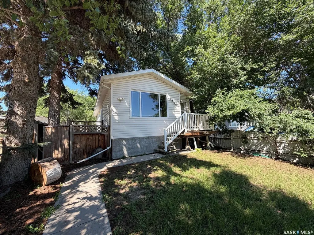 1050 Hochelaga Street W Moose Jaw SK S6H 2H9