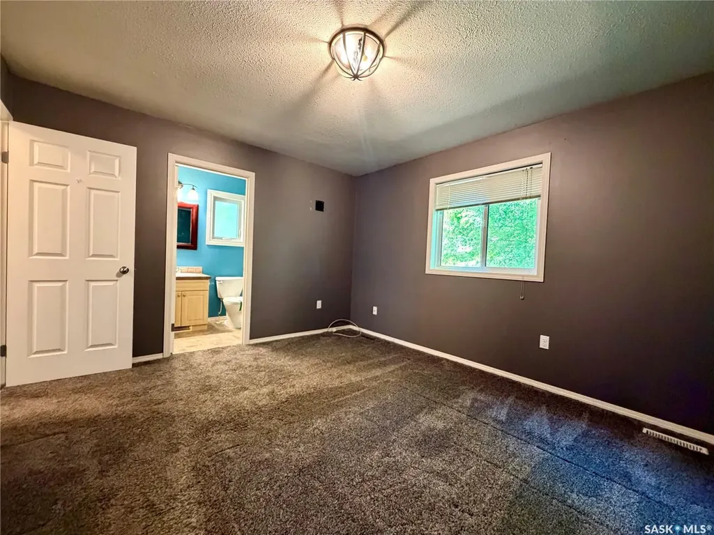 1050 Hochelaga Street W Moose Jaw SK S6H 2H9