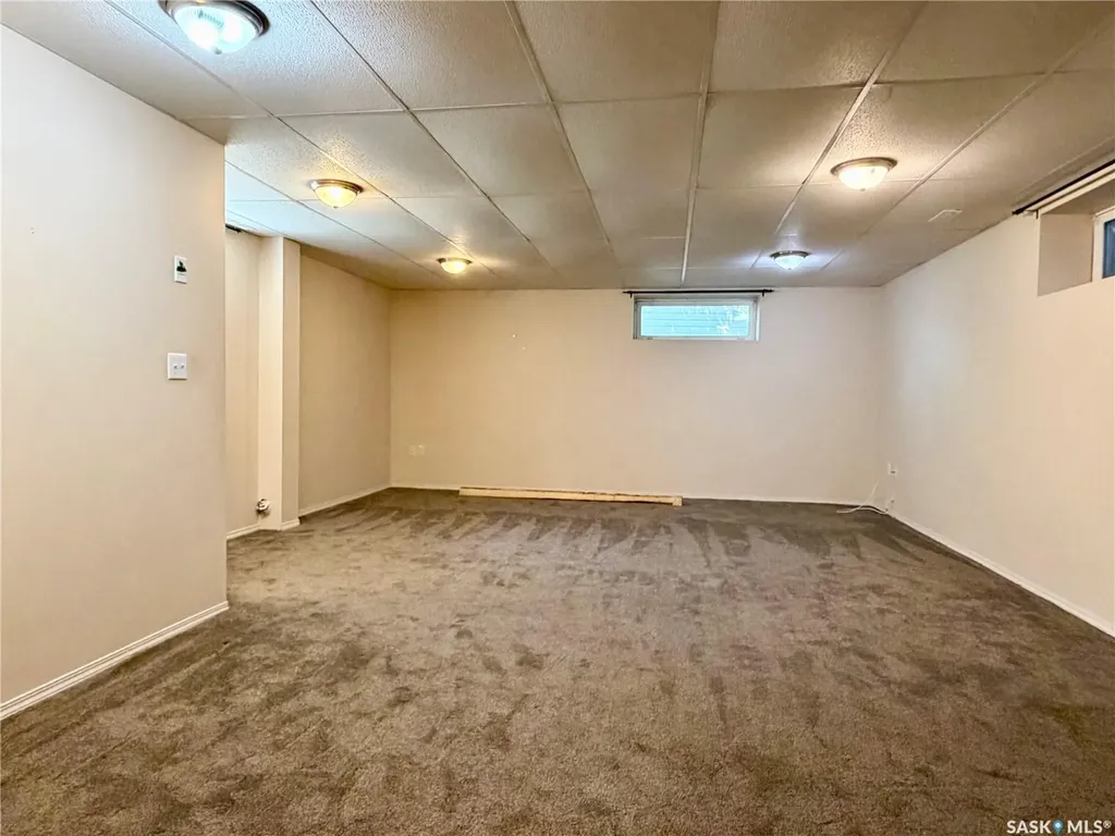 1050 Hochelaga Street W Moose Jaw SK S6H 2H9