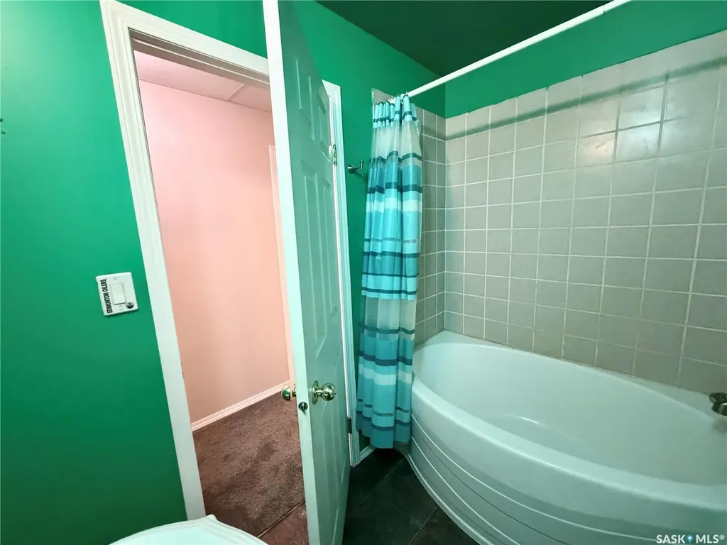 1050 Hochelaga Street W Moose Jaw SK S6H 2H9