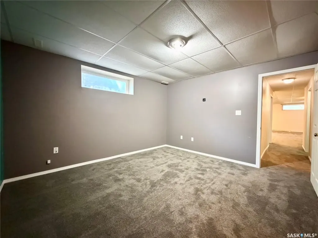 1050 Hochelaga Street W Moose Jaw SK S6H 2H9