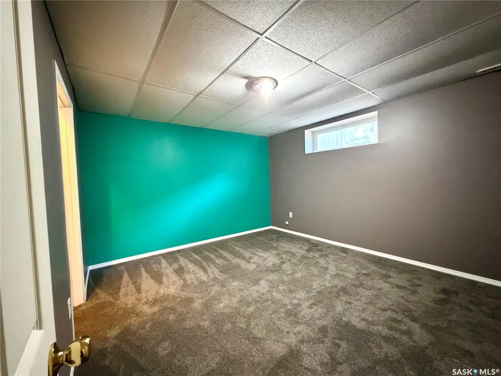 1050 Hochelaga Street W Moose Jaw SK S6H 2H9