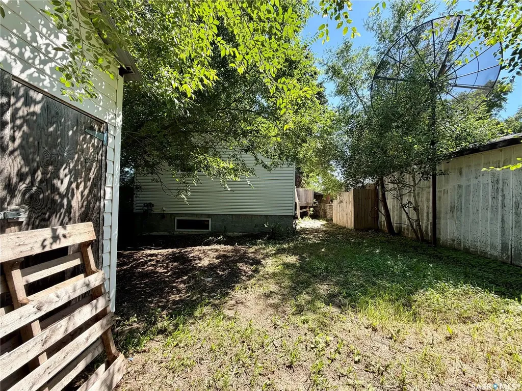 1050 Hochelaga Street W Moose Jaw SK S6H 2H9