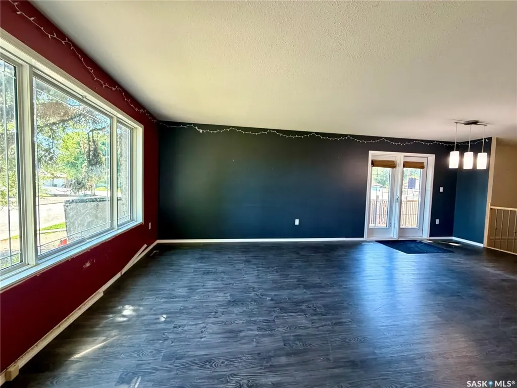 1050 Hochelaga Street W Moose Jaw SK S6H 2H9