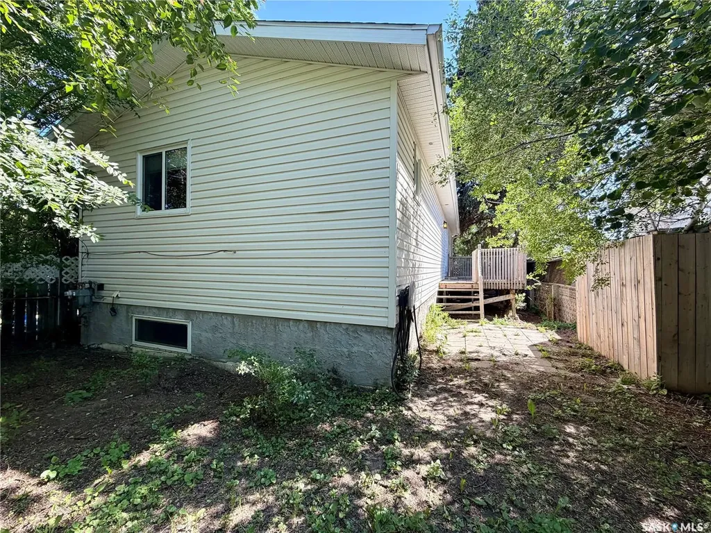 1050 Hochelaga Street W Moose Jaw SK S6H 2H9