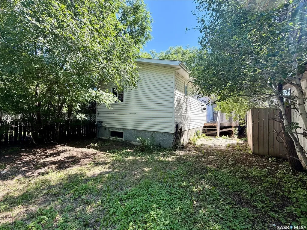 1050 Hochelaga Street W Moose Jaw SK S6H 2H9