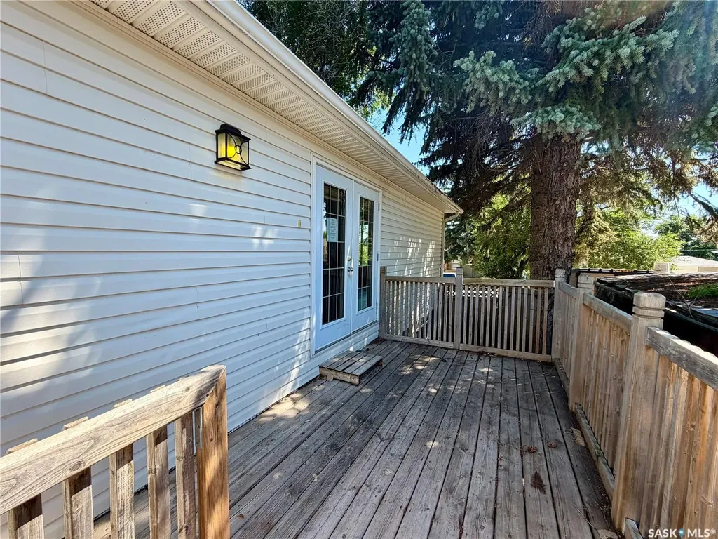 1050 Hochelaga Street W Moose Jaw SK S6H 2H9